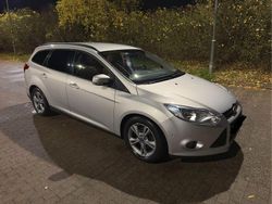 Silber Gebraucht 2014 Ford Focus Limousine | 4.999 € (Fairer Preis)