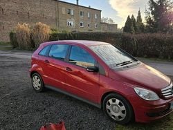 Rot Gebraucht 2007 Mercedes B180 Van / Kleinbus | 1.000 €