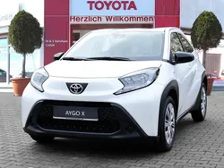 Weiß Gebraucht 2022 Toyota Aygo Play Kleinwagen | 14.990 € (Fairer Preis)