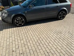 Grau Gebraucht 2003 Audi A4 Kombi | 1.899 € (Fairer Preis)