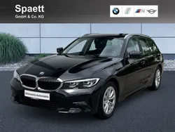 Saphirschwarz Gebraucht 2022 BMW 330 Advantage Kombi | 37.500 € (Etwas zu teuer)
