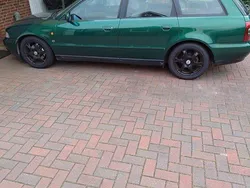Grün Gebraucht 1997 Audi A4 Sport Kombi | 2.800 €