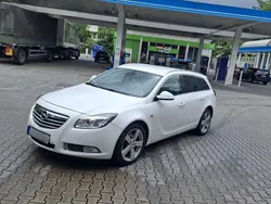 Weiß Gebraucht 2011 Opel Insignia Sport Kombi | 2.800 € (Superpreis)