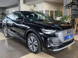 Schwarz mythosschwarz metallic (metallic) Gebraucht 2023 Audi e-tron Sportback Advanced Plus SUV | 29.500 € (Fairer Preis)
