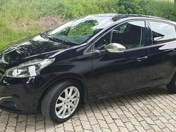 Blau Gebraucht 2016 Peugeot 208 Allure Kleinwagen | 5.800 € (Guter Preis)