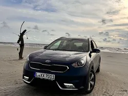 Blau Gebraucht 2017 Kia Niro Vision SUV | 13.990 € (Etwas zu teuer)
