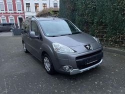 Grau Gebraucht 2011 Peugeot Partner Tepee Premium Van / Kleinbus | 4.999 € (Fairer Preis)