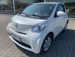 Weiß Gebraucht 2011 Toyota iQ Basis Kleinwagen | 6.500 € (Etwas zu teuer)