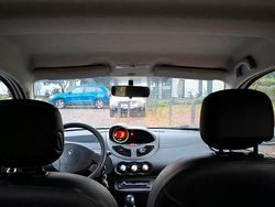 Weiß Gebraucht 2011 Renault Twingo Kleinwagen | 1.400 €