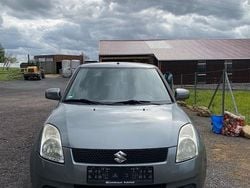 Grau Gebraucht 2005 Suzuki Swift Club Limousine | 3.999 € (Fairer Preis)