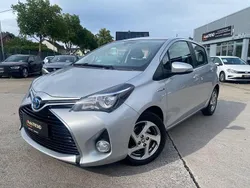 Silber Gebraucht 2016 Toyota Yaris Hybrid Edition-S Limousine | 11.500 € (Fairer Preis)