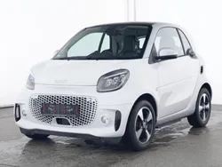 Weiß Gebraucht 2024 Smart ForTwo Electric Drive Exclusive Coupé | 17.555 € (Fairer Preis)