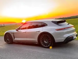 Andere außenfarben Gebraucht 2021 Porsche Taycan 4S Cross Turismo Limousine | 68.499 € (Fairer Preis)