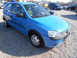 Blau Gebraucht 2001 Opel Corsa Basis Limousine | 2.300 € (Etwas zu teuer)