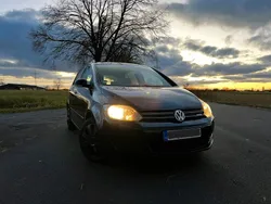 Schwarz Gebraucht 2009 VW Golf Plus Edition Van / Kleinbus | 5.590 € (Fairer Preis)