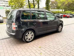 Schwarz Gebraucht 2006 VW Touran Van / Kleinbus | 1.600 € (Guter Preis)