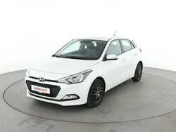 Weiß Gebraucht 2015 Hyundai i20 Trend Limousine | 8.790 € (Etwas zu teuer)