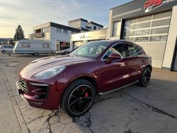 Rot Gebraucht 2018 Porsche Macan Turbo Performance Package SUV | 52.900 € (Fairer Preis)