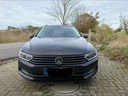 Schwarz Gebraucht 2016 VW Passat Comfortline Limousine | 13.700 € (Fairer Preis)