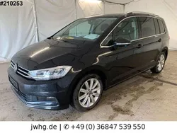 Schwarz Gebraucht 2021 VW Touran Highline Van / Kleinbus | 22.990 € (Superpreis)