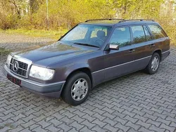 Braun Gebraucht 1993 Mercedes E220 Kombi | 7.999 €