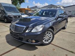 Grau Gebraucht 2010 Mercedes E200 Elegance Kombi | 7.700 € (Guter Preis)