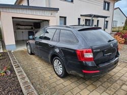 Schwarz Gebraucht 2015 Skoda Octavia Ambition Kombi | 8.500 € (Guter Preis)