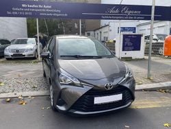 Grau Gebraucht 2017 Toyota Yaris Comfort Limousine | 9.990 € (Fairer Preis)