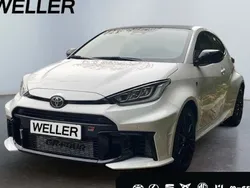 Schneeweiß uni Neu 2024 Toyota Yaris Limousine | 48.890 € (Fairer Preis)
