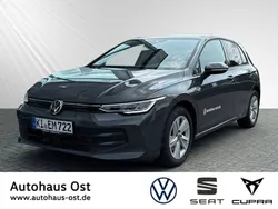 Delfingrau Gebraucht 2024 VW Golf VIII Life Limousine | 25.980 € (Guter Preis)
