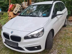 Weiß Gebraucht 2016 BMW 216 Active Tourer Advantage Van / Kleinbus | 10.900 € (Fairer Preis)