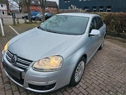 Grau Gebraucht 2010 VW Jetta Limousine | 1.990 € (Superpreis)