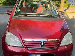 Rot Gebraucht 2000 Mercedes A140 Kleinwagen | 800 €