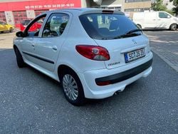 Weiß Gebraucht 2010 Peugeot 206 Limousine | 1.800 € (Fairer Preis)