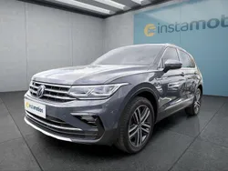 Grau Gebraucht 2021 VW Tiguan SUV | 30.749 € (Fairer Preis)
