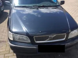 Schwarz Gebraucht 1997 Volvo V40 Kombi | 750 €