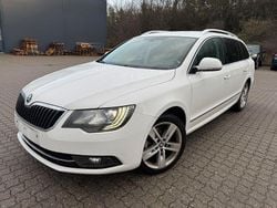 Weiß Gebraucht 2014 Skoda Superb Elegance Kombi | 6.300 € (Guter Preis)