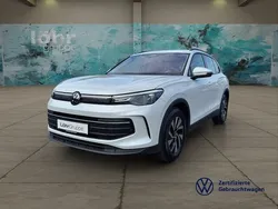Oryxweiß perlmutteffekt Gebraucht 2024 VW Tiguan Life SUV | 35.380 € (Fairer Preis)