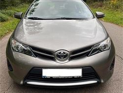 Beige Gebraucht 2013 Toyota Auris Limousine | 7.999 € (Fairer Preis)