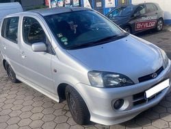 Silber Gebraucht 2003 Daihatsu YRV Van / Kleinbus | 850 €