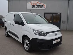 Weiß Gebraucht 2023 Fiat Doblò Van / Kleinbus | 15.990 € (Guter Preis)