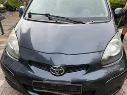 Grau Gebraucht 2009 Toyota Aygo Kleinwagen | 1.500 € (Guter Preis)