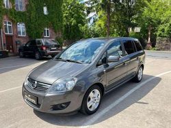 Grau Gebraucht 2010 Opel Zafira Edition Van / Kleinbus | 5.999 €