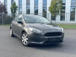Grau Gebraucht 2016 Ford Focus Ambiente Limousine | 5.999 € (Fairer Preis)