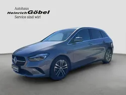 Grau Gebraucht 2023 Mercedes B200 Progressive Van / Kleinbus | 33.900 € (Teuer)