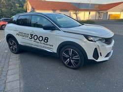 Weiss perlglänzend/metallic Gebraucht 2022 Peugeot 3008 GT SUV | 39.400 €