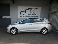 Silber Gebraucht 2016 Hyundai i30 Kombi | 7.890 € (Etwas zu teuer)