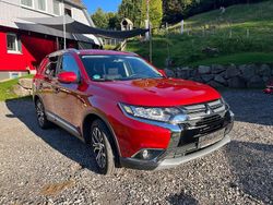 Rot Gebraucht 2018 Mitsubishi Outlander Edition SUV | 16.600 € (Fairer Preis)