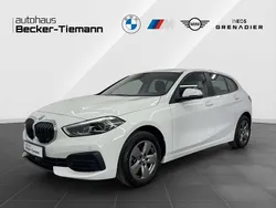 Alpinweiß uni Gebraucht 2024 BMW 116 Advantage Kleinwagen | 25.977 € (Fairer Preis)