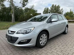 Silber Gebraucht 2016 Opel Astra Selection Kombi | 4.900 € (Fairer Preis)